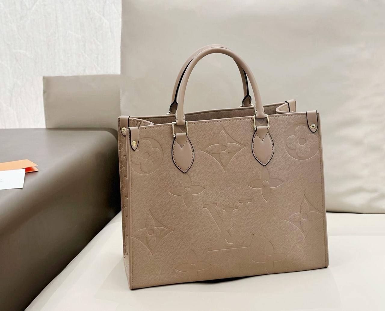 LV
ONTHEGO GOOD QUALITY MEDUIM SIZE NEW CAME 
100 dhs🇦🇪🇦🇪

Zain295
♥️♥️♥️