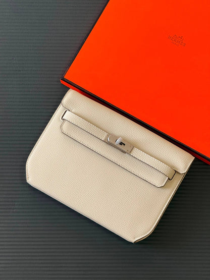 Hermes depech 25cm💕master quality😍with box❤️
360 dhs🇦🇪🇦🇪

Zain52
♥️♥️♥️