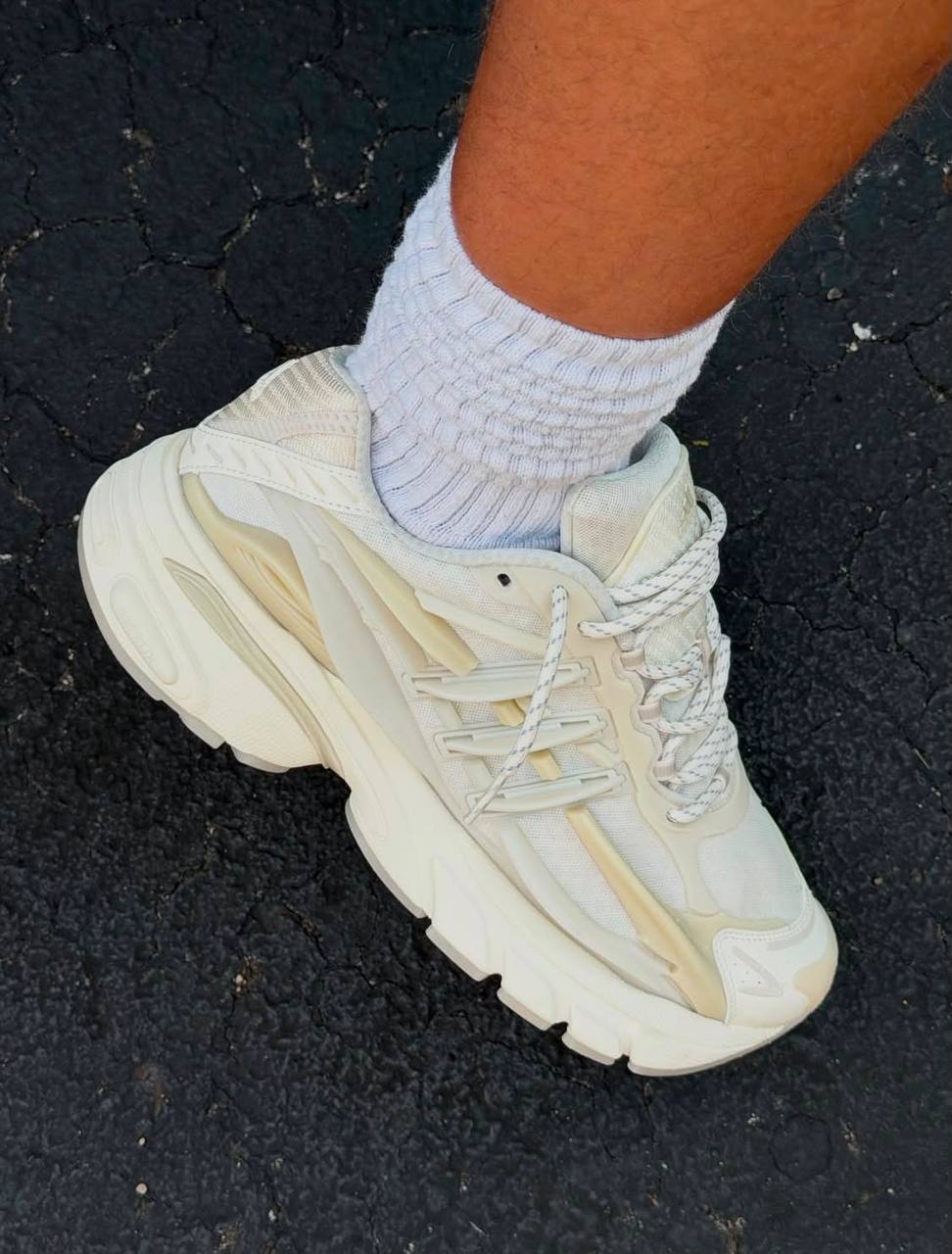 Pharrell Williams x adidas Jellyfish, 40 to 46 , 

240 dhs 

Zain196
♥️♥️♥️