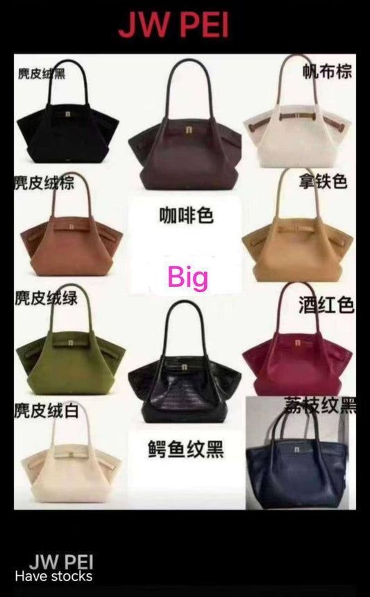 JW PEI
Best quality

Small size 28cm  110 dhs❤️
Big   size  45 cm  120 dhs❤️

Zain158
♥️♥️♥️