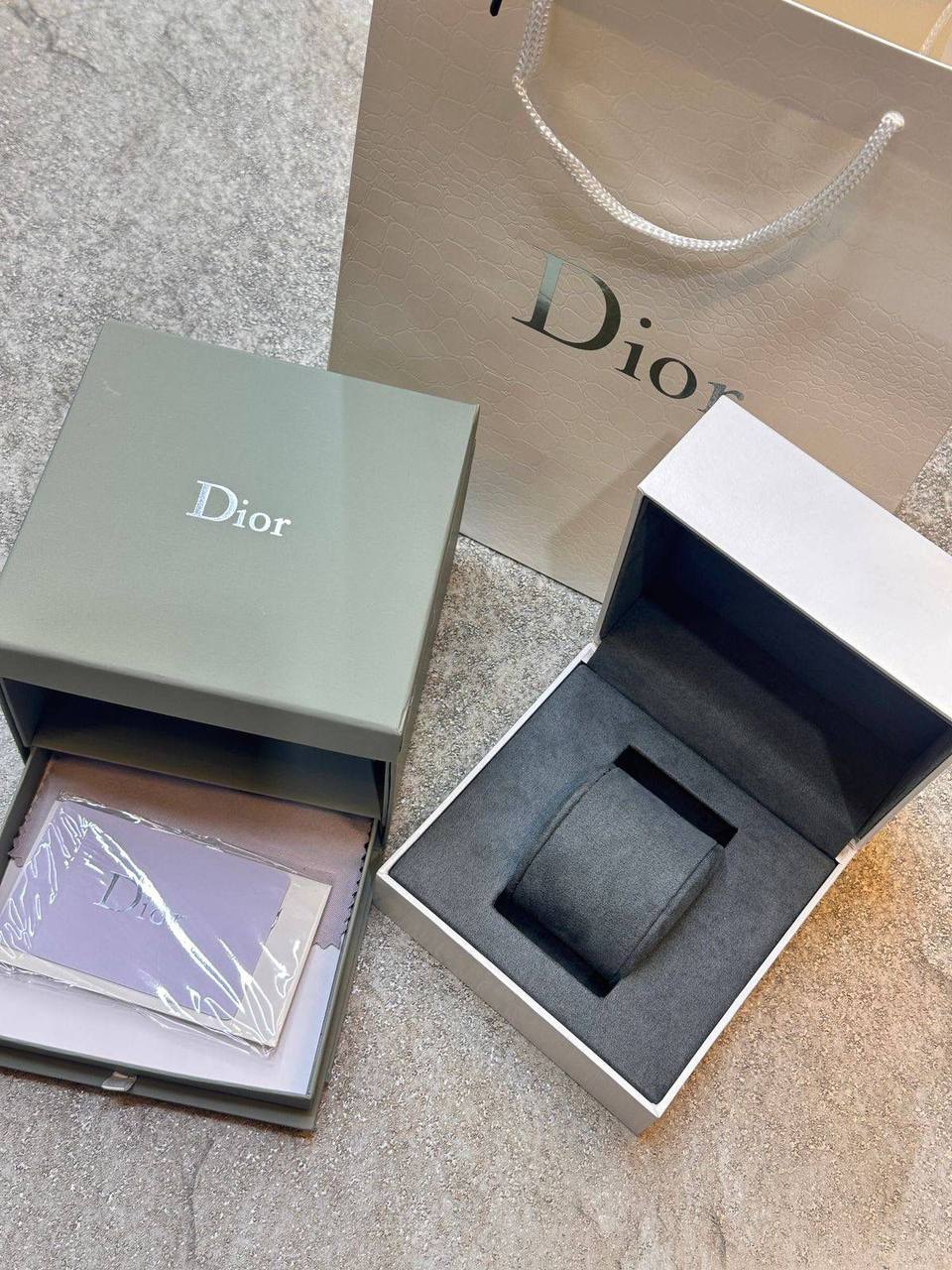 Master Watches Boxes
50 dhs🌺
with Card & paper bag

Zain85
♥️♥️♥️