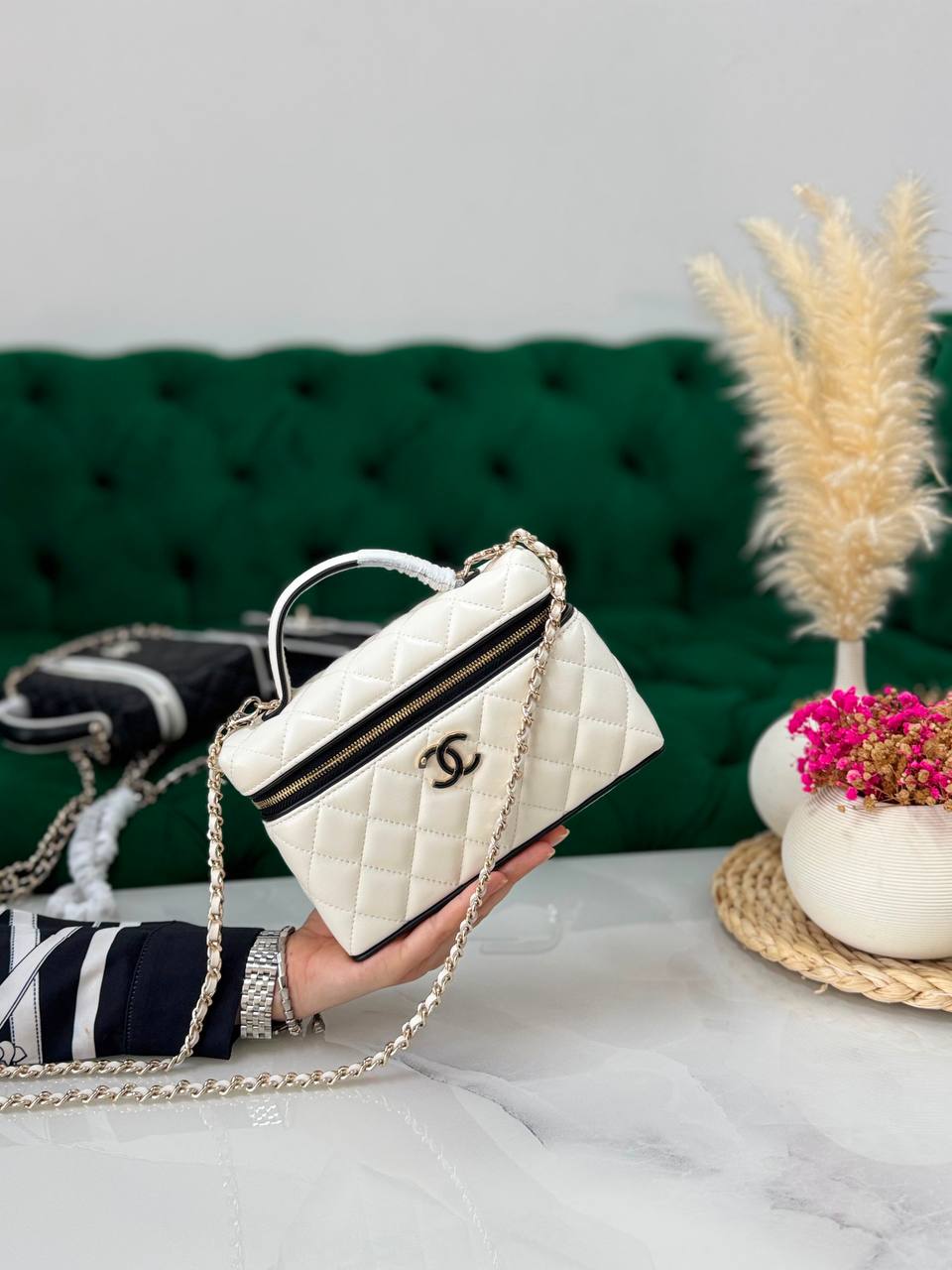 Chanel  ✨💥
Available original box 📦 
With full packing 🎀🎀
Super high quality 💥💥
For Price 👇 WhatsApp✅
0568585901 
0507557372
0552275751 Owner Zain 👌

Zain283
♥️♥️♥️