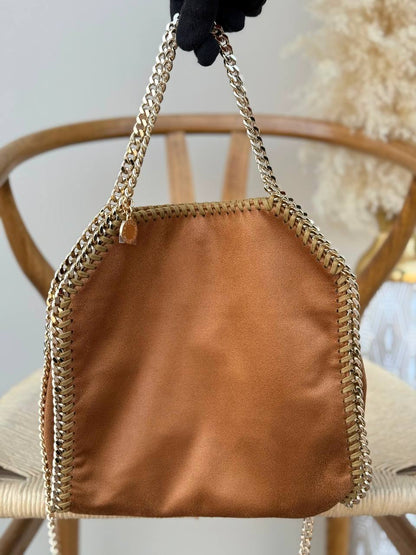 STELLA McCARTENY
25cm
350 dhs🇦🇪🇦🇪
Top quality

Zain167
♥️♥️♥️