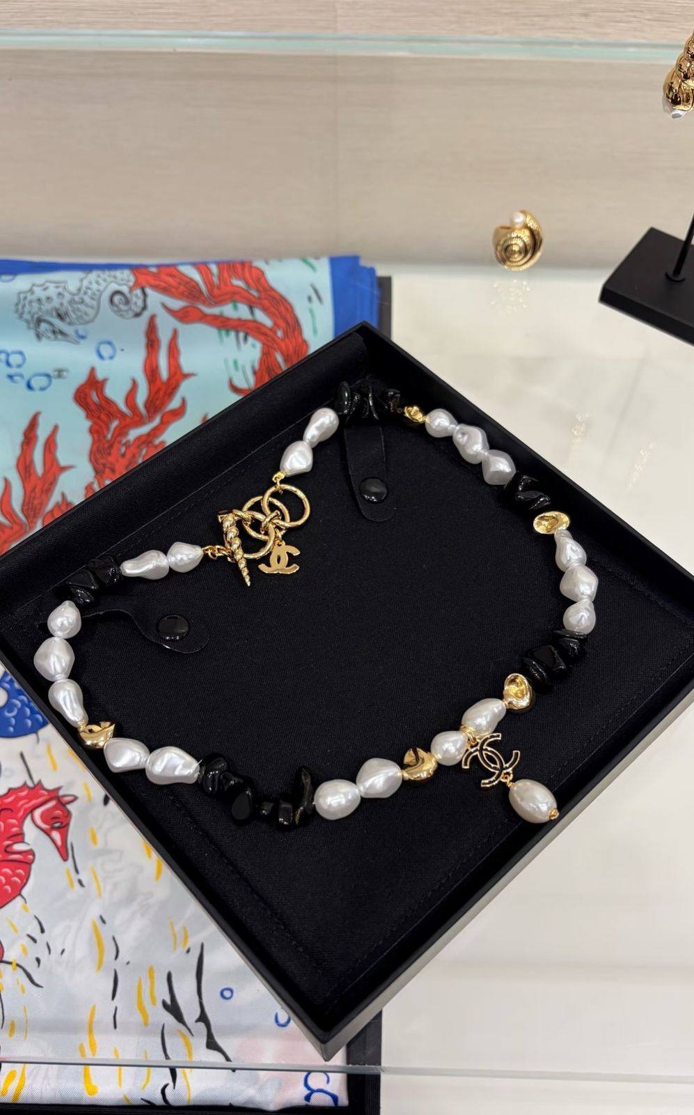 CHANEL

Necklace  🍃
Master

With normal box 🎁
115 dhs🇦🇪🇦🇪

With master box🎁
125 dhs🇦🇪🇦🇪

Zain263
♥️♥️♥️