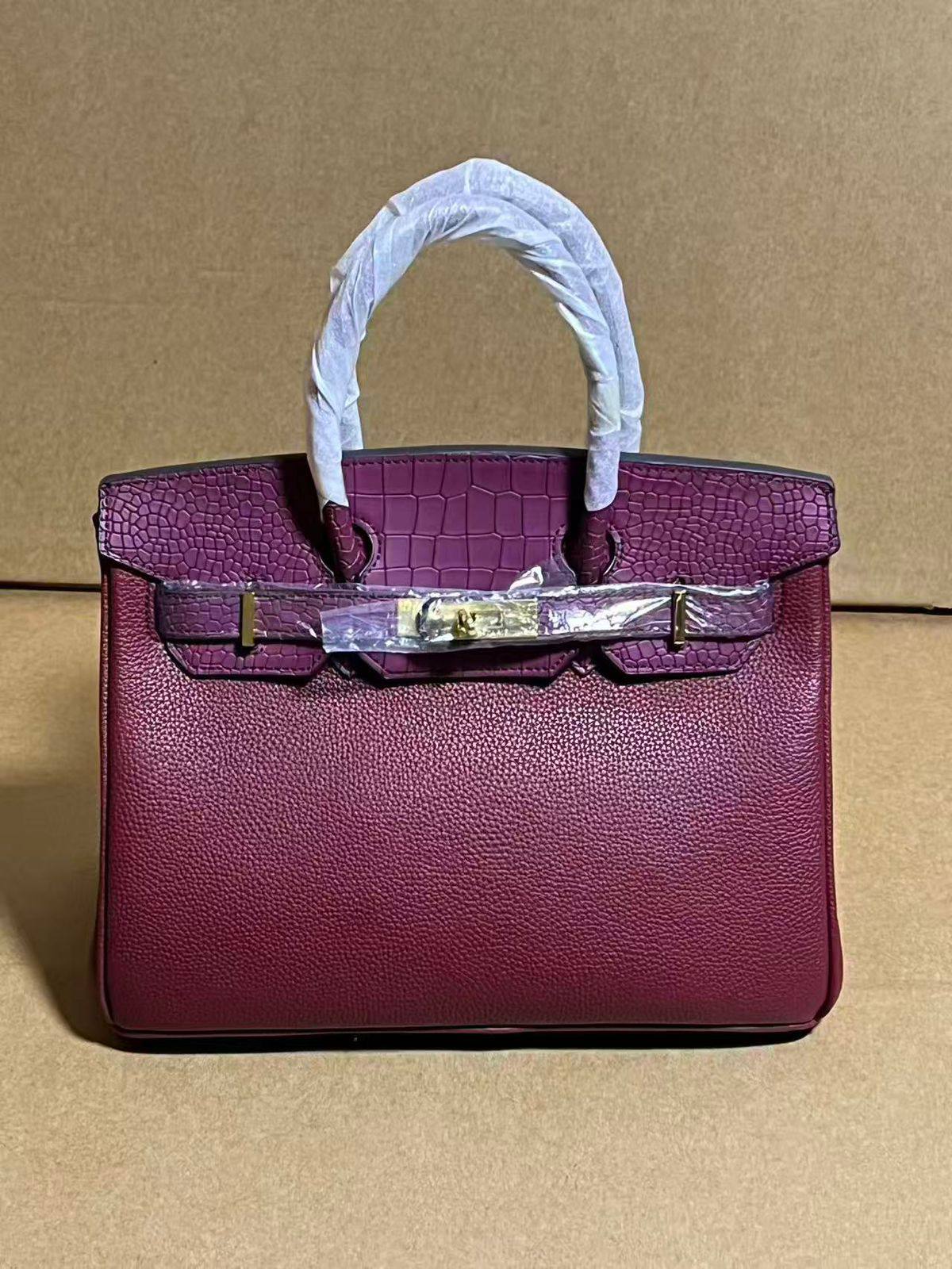 Hermes
 size 30 cm 
120 dhs❣️

Zain278
♥️♥️♥️
