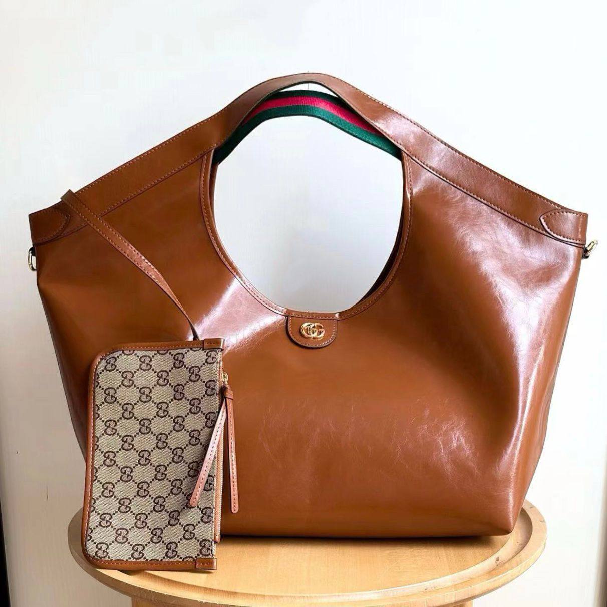 GUCCI  
NEW CAME MASTER QUALITY  
280 dhs💓

Zain39
♥️♥️♥️