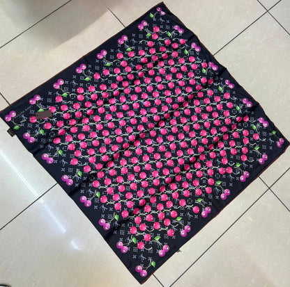 Silk square scarf 
40 dhs🇦🇪🇦🇪
Size 90*90

Zain93
♥️♥️♥️