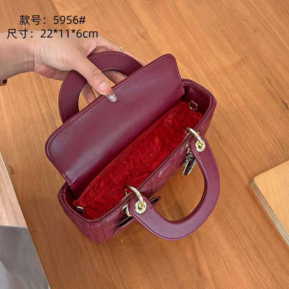 Dior
nice quality
130 dhs✅
withbox

Zain143
♥️♥️♥️
