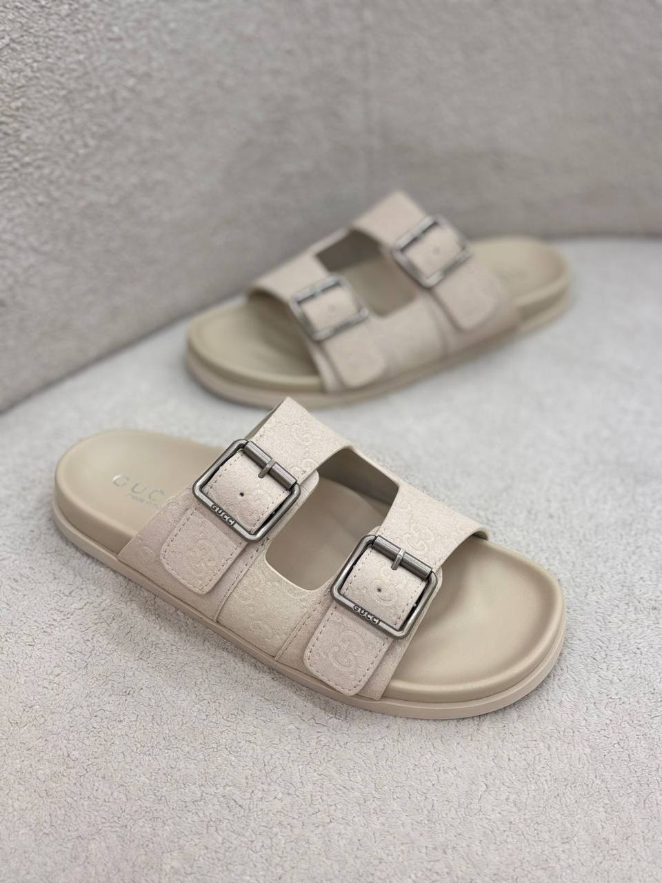 Gucci
120 dhs💓
Size 40-45

Zain55
♥️♥️♥️