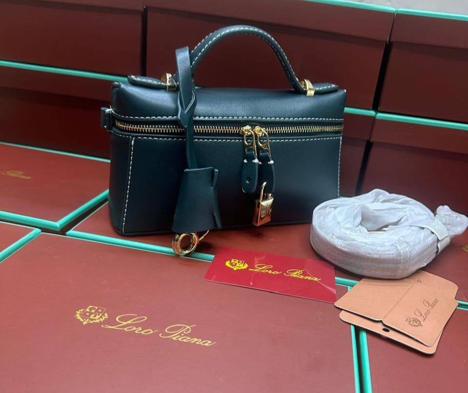 Loro Piana
110 dhs🇦🇪🇦🇪

Zain143
♥️♥️♥️