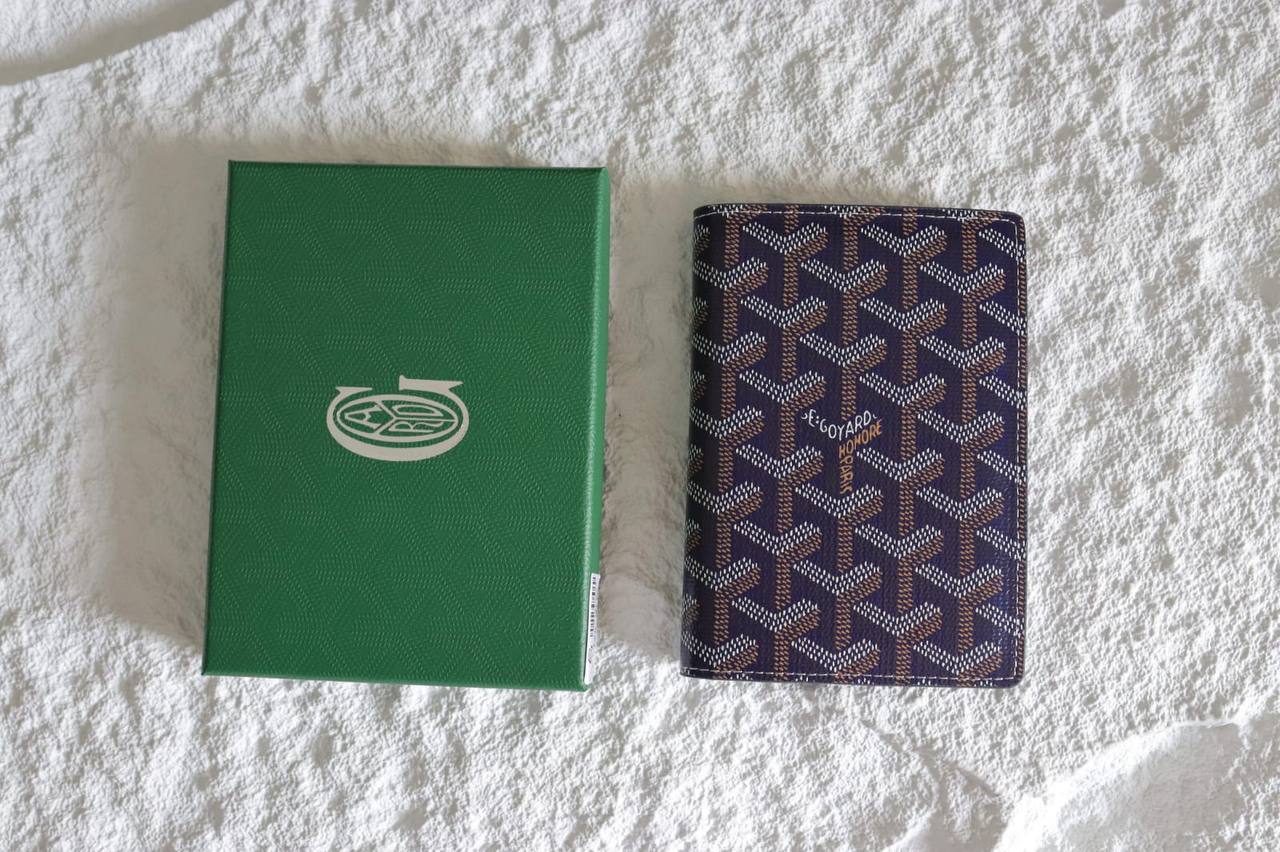 LV - Goyard
Master Quality
Passport Cover 
105 dhs✅

Zain33
♥️♥️♥️
