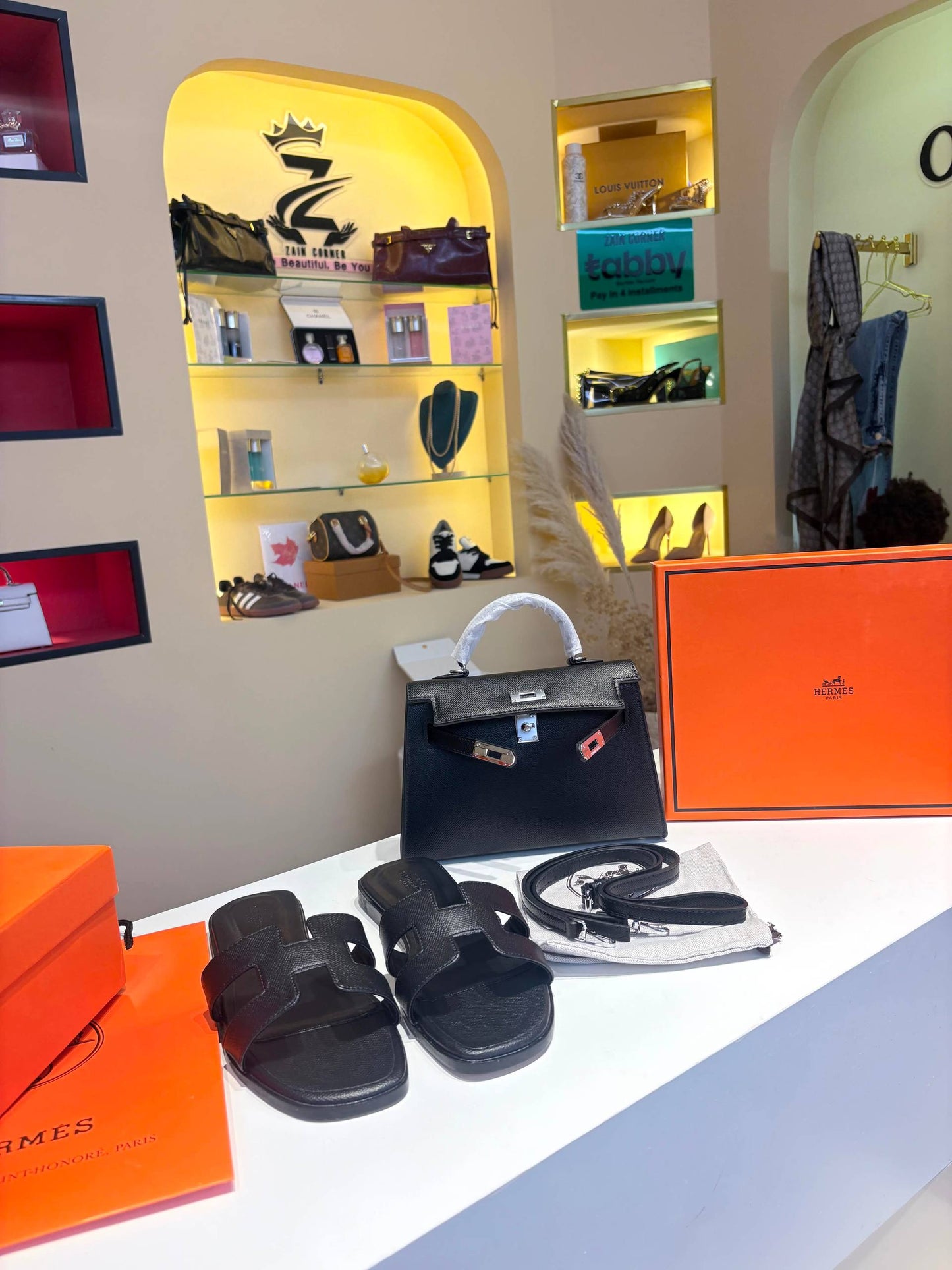 Hermes Set 
Slipper Size 36-41
160 dhs💓💓

Zain12
Zain236
💓💓💓