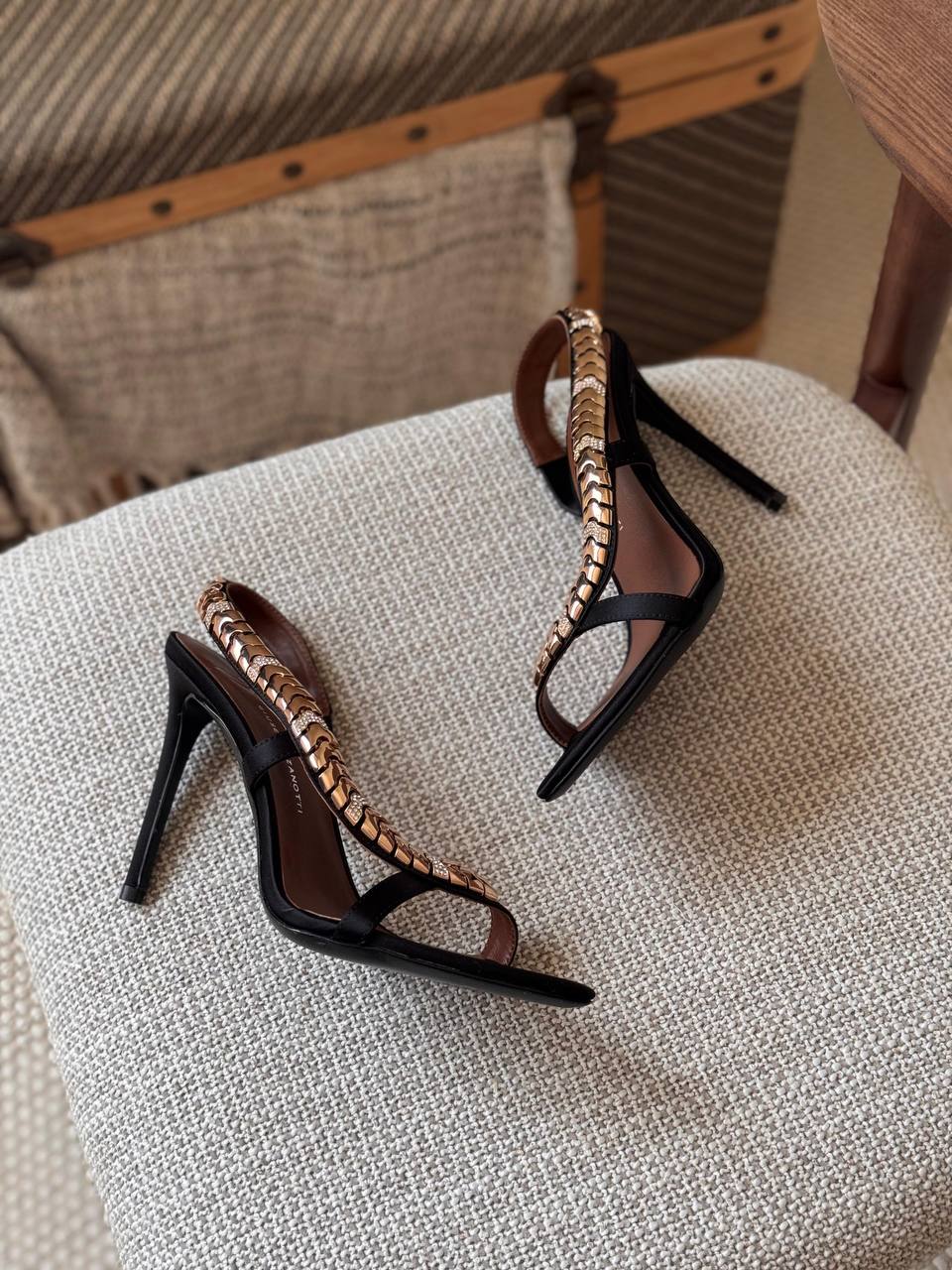 GIUSEPPE ZANOTTI 🖤
Size: 36 to 41
Super master quality 
450 dhs✅

Zain198
♥️♥️♥️