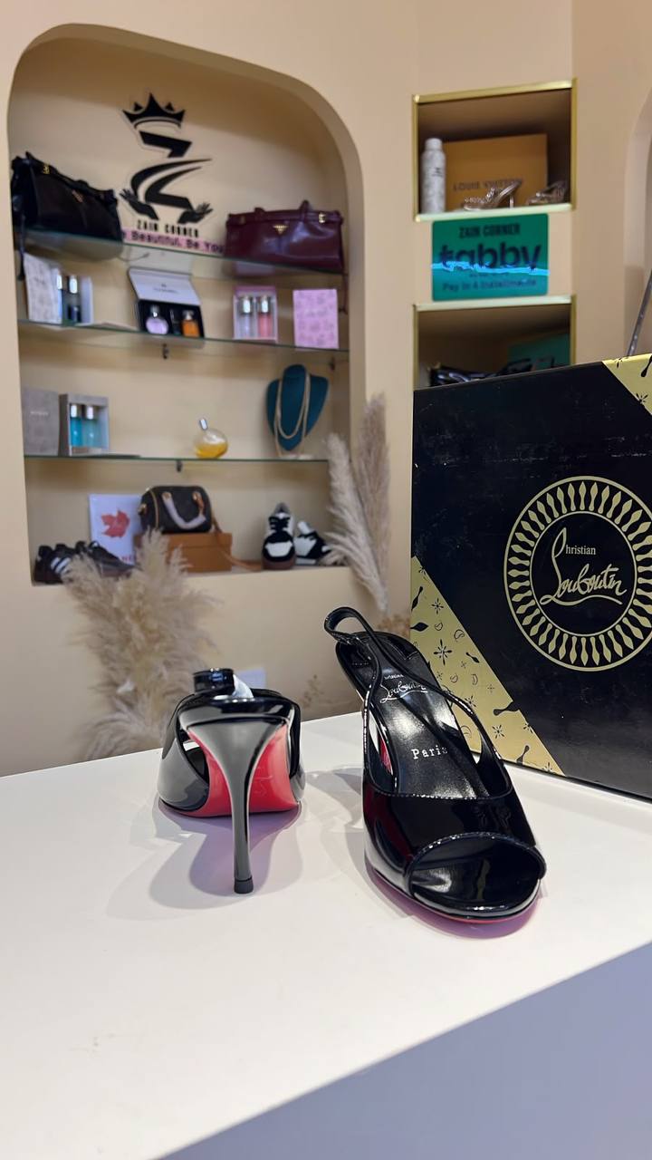 CHRISTIAN LOUBOUTIN
Size: 36 to 41
Super master quality ❤️‍🔥
450 dhs✅

Zain198
♥️♥️♥️