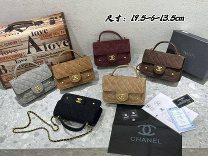 Chanel

with box
🎁🎁🎁

95 dhs🪙🌨️

Zain143
♥️♥️♥️