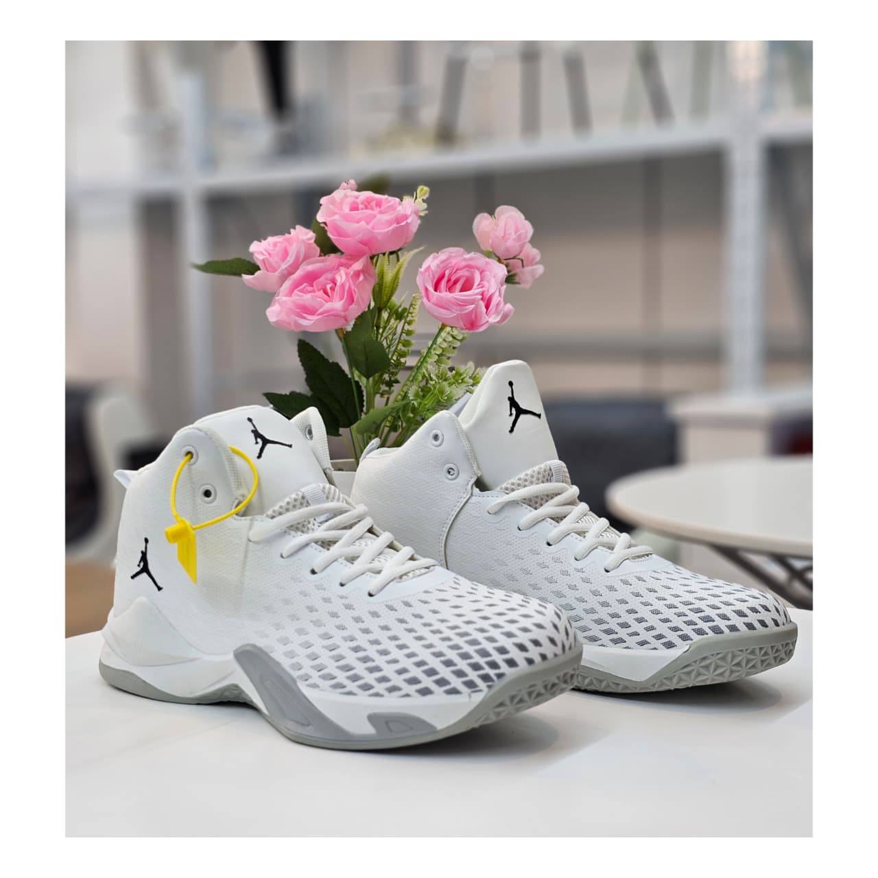 Jordan
Size 40to45       
90 dhs🪙🌨️

Zain163
♥️♥️♥️