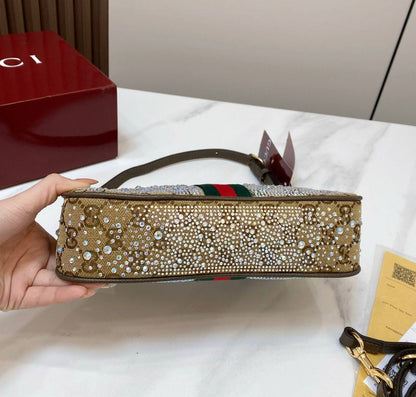 GUCCI
 COPY ONE 
SPECIAL OFFER 
WITH BOX 
140 dhs💓
Size:25cm

Zain295
♥️♥️♥️