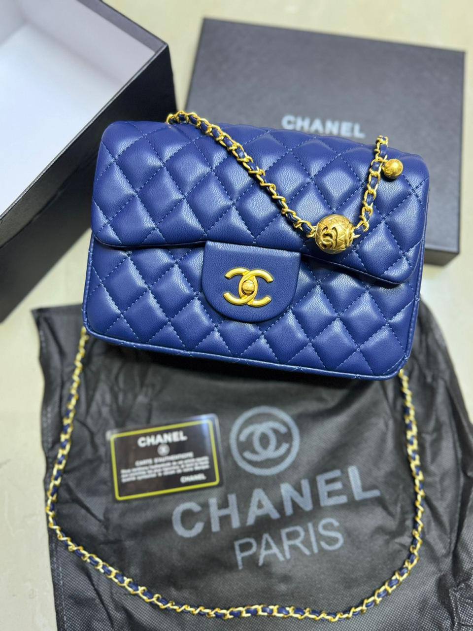 🌷 Chanel CF
1⃣️ First quality +🎁
Size : 22 * 16  cm
90 dhs💓
with box🎁

Zain115
♥️♥️♥️