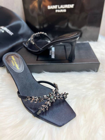 OFFER 
Discount
140 dhs🪙🖤
SIZE 36-41 available
Limit Stock

Zain88
♥️♥️♥️