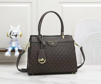 MK
Size :28cm
95 dhs🪙🌨️

Zain09
♥️♥️♥️