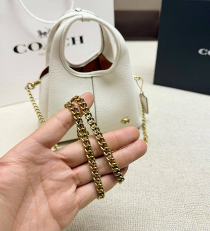 COACH

LanaSMALL 

SIZE NEW 

CAME GOOD QUALITY 

WITH BOX 
100 dhs🇦🇪🇦🇪

Size:20cm

Zain295
Zain39
Zain17
♥️♥️♥️