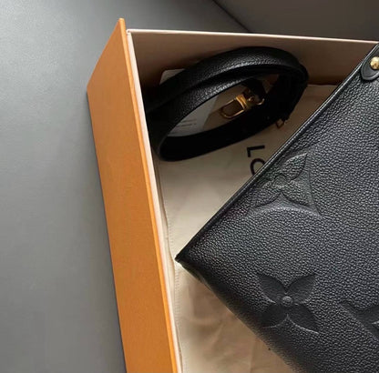 LOUIS VUITTON 

ON THE GO SMALL SIZE 

NEW CAME 

GOOD QUALITY 

WITH BOX 

90  DHS🇦🇪🇦🇪🇦🇪

Zain295
♥️♥️♥️