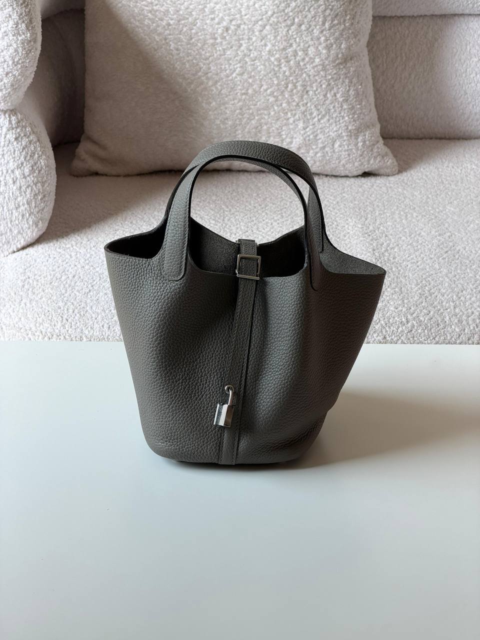 Hermes
picotin 18cm💥Master quality ✅

with box📦

340 dhs✅

Zain52
♥️♥️♥️