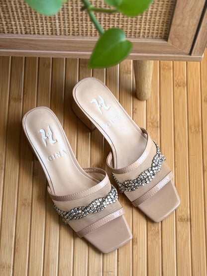 𝗚𝗶𝗻𝗮
𝗦𝗶𝘇𝗲 𝟯𝟲 𝘁𝗼𝗼 𝟰𝟭 
450 dhs🪙🌨️

Zain178
♥️♥️♥️