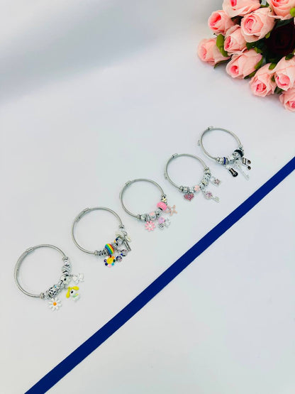 PANDORA ❤️‍🔥*
Bracelet 🐦‍🔥
Stainless steel 💯
good quality 💯
With black boxes 🗃️ 
20 dhs💓

Zain216
♥️♥️♥️