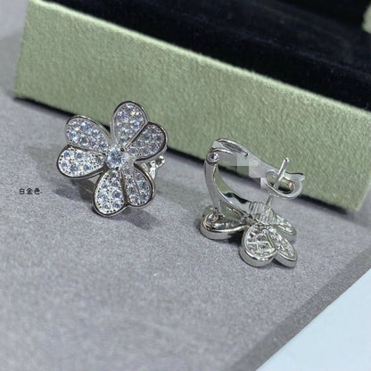 VCA ❤️‍🔥*
Earring 🐦‍🔥
Master quality 💯
With normal boxes 📦 
60 dhs✅
With master box 🗃️ 
95 dhs✅

Zain216
♥️♥️♥️