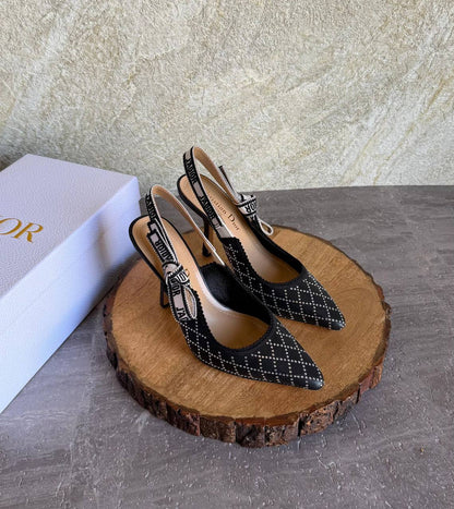 DIOR 
SuperMaster Quality 💯
450 dhs✅
Size: 36-41💥

Zain171
♥️♥️♥️