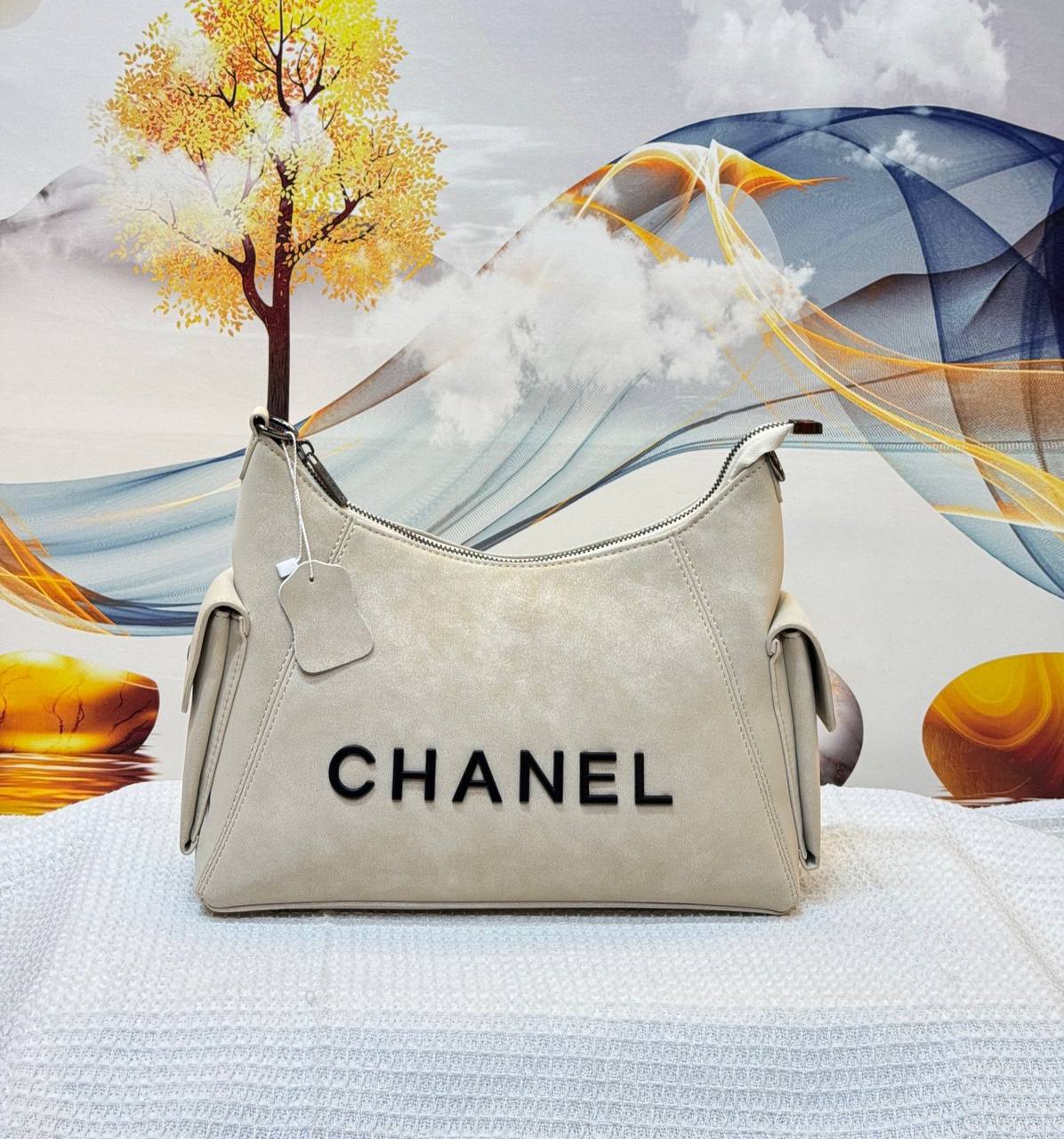 Chanel 
Best quality 
95 dhs✅
size 30 cm

Zain290
♥️♥️♥️