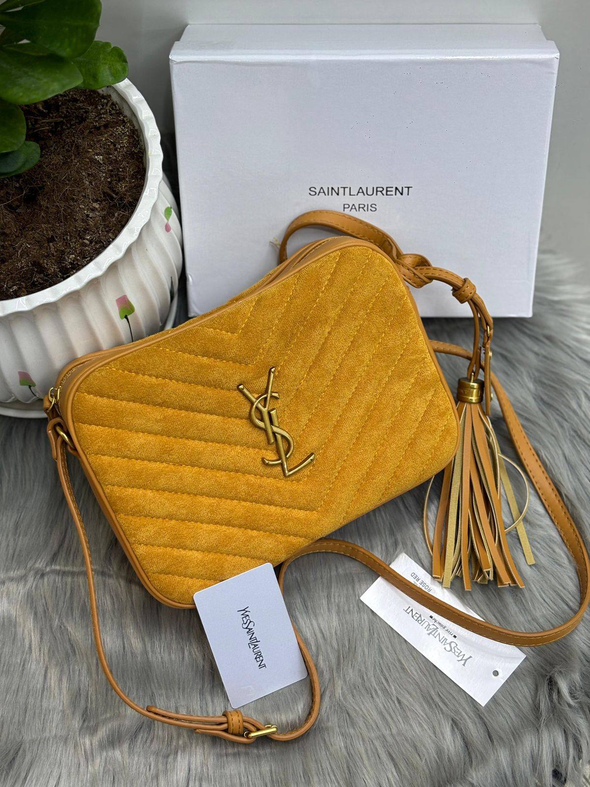 YSL
SIZE  ………23CM 🥰
90 dhs🪙🌨️

with Box
🎁🎁🎁

Zain244
♥️♥️♥️