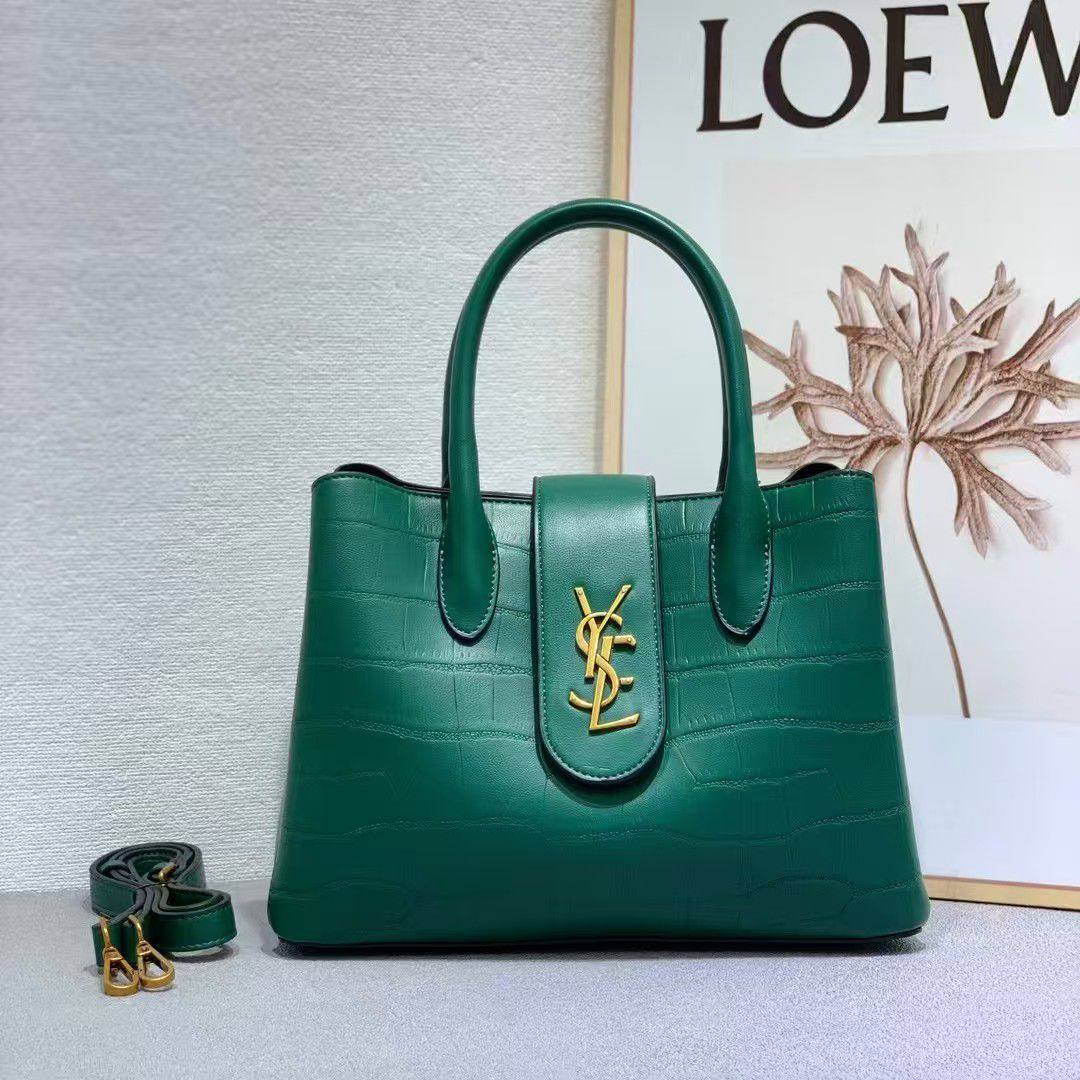 YSL
good quality 
110 dhs✅

Zain278
♥️♥️♥️
