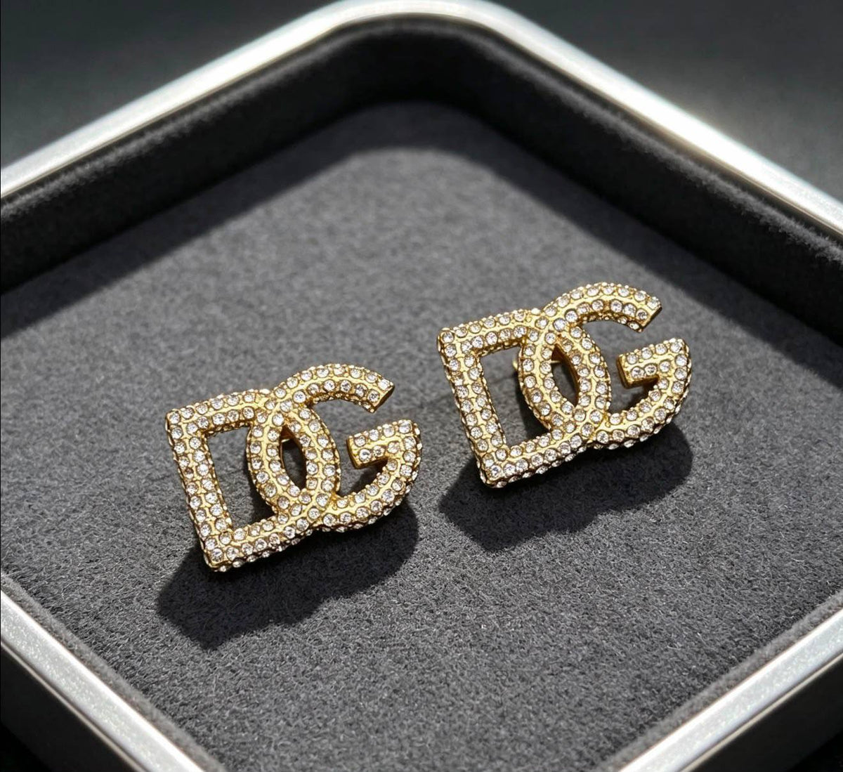 DOLCE&GABBANA 
Necklace 💥
Earring 🦋
Bracelet 🐦‍🔥
Master quality 💯
With normal boxes 🗃️ 
145 dhs🇦🇪🇦🇪

Zain216
♥️♥️♥️