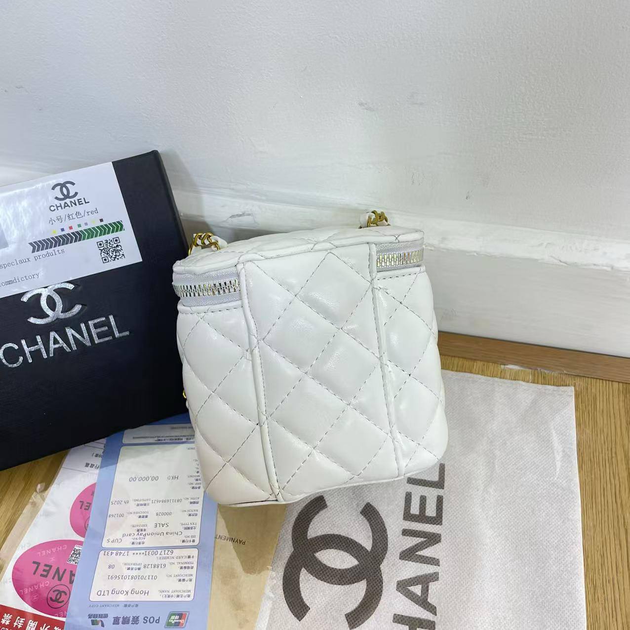Chanel
13*12*11cm

With box
🎁🎁🎁

65 dhs🪙🖤

Zain17
♥️♥️♥️