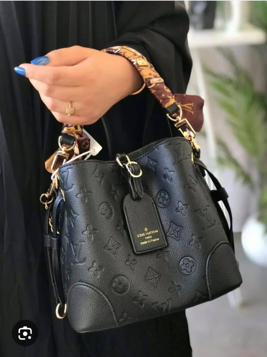 Bags
good quality
120 dhs🌺
SIZE 23 cm

Zain200
♥️♥️♥️