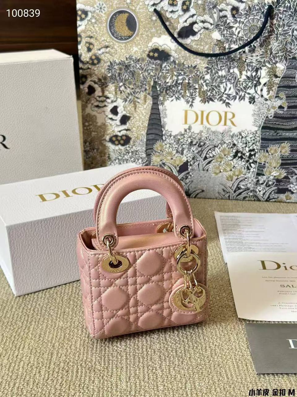 DIOR MICRO BAG 
Master✅✅
13CM 
230 dhs🇦🇪🇦🇪
WITH BOX 

Zain131
♥️♥️♥️