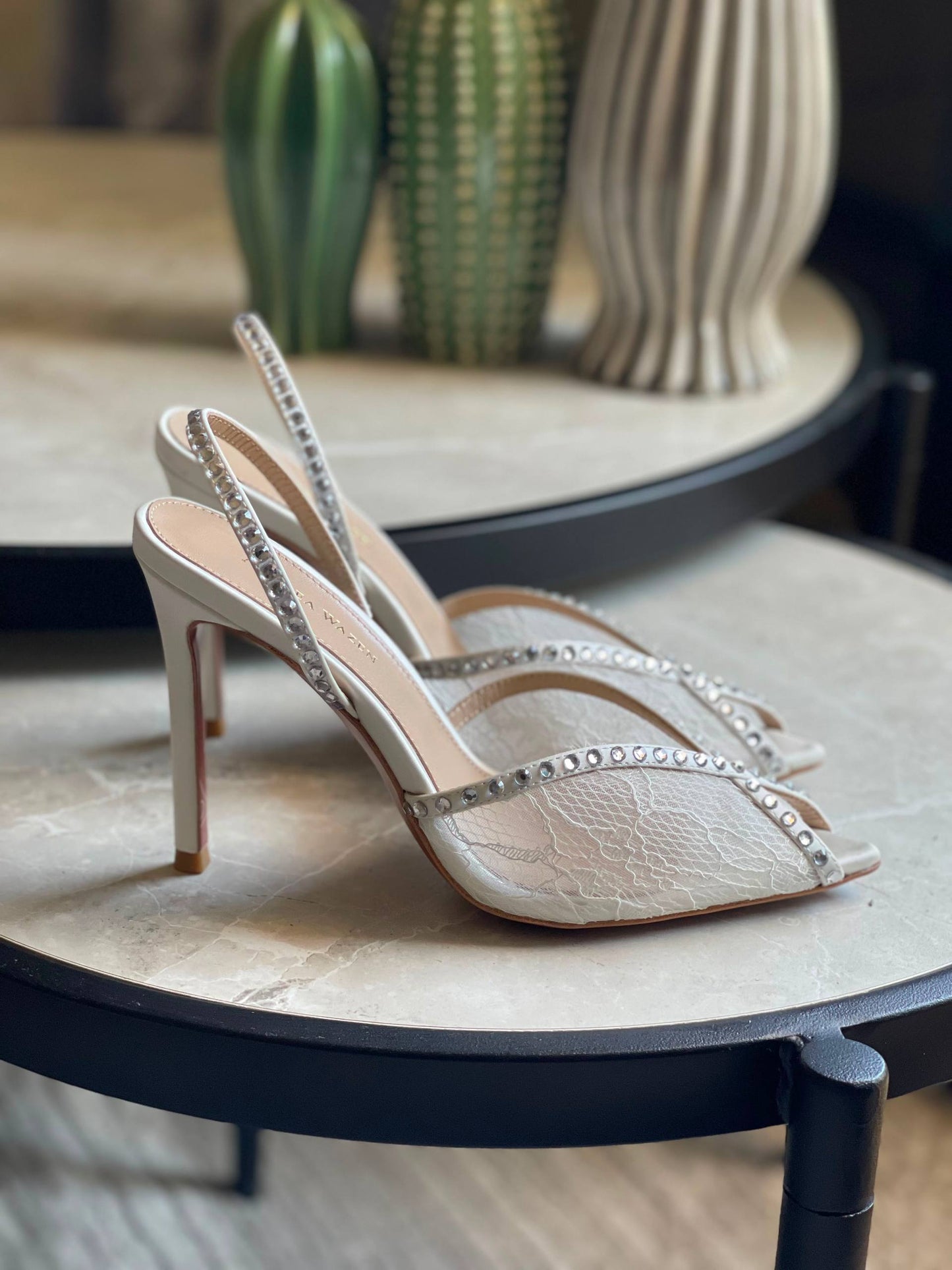 ANDREA WAZEN
Vip quality
Size 36 to 41
450 dhs✅

Zain113
♥️♥️♥️