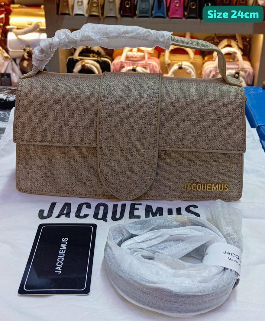 Jacquemus
Good quality 
with box 
105 dhs✅

Zain186
♥️♥️♥️