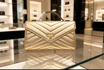Chanel 
105 dhs✅✅
with box

Zain07
♥️♥️♥️