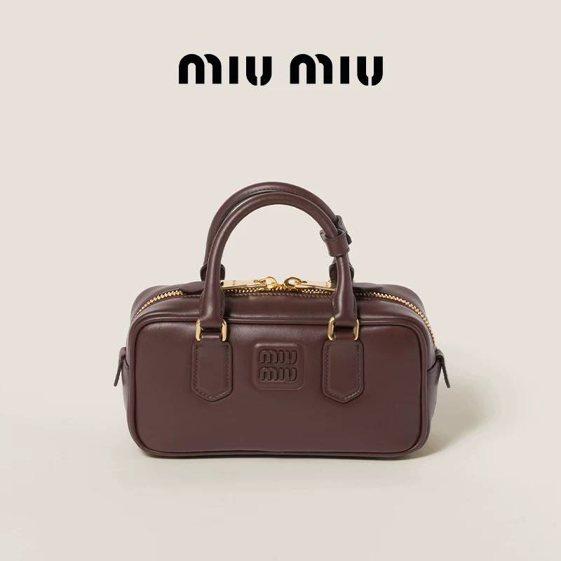 Miu Miu
95 dhs🇦🇪🇦🇪
with box

Zain07
♥️♥️♥️