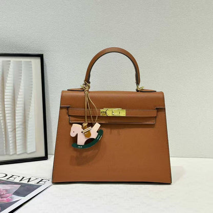 Hermes

with box
🎁🎁🎁

105 dhs💓

Zain143
♥️♥️♥️