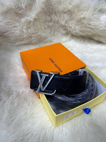 LV mens belt
wide 4.0cm
with box
🎁🎁🎁

35 dhs🪙💚

Zain136
♥️♥️♥️