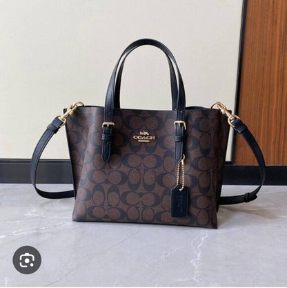 COACH 
95 dhs🪙🌨️
SIZE 25 CM 

With BOX
🎁🎁🎁

Zain200
♥️♥️♥️