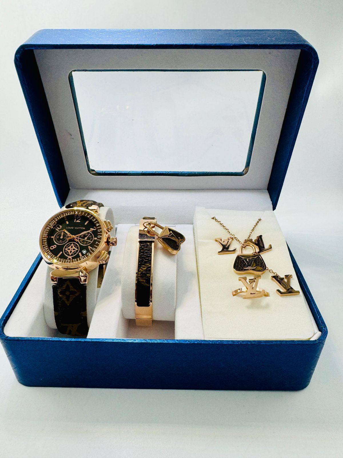 Ladies watch set 

with box 
🎁🎁🎁

90 dhs❣️

Zain08
♥️♥️♥️