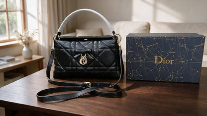 DIOR

Best quality 
with box

115 dhs🇦🇪🇦🇪

size 25CM

Zain290
♥️♥️♥️