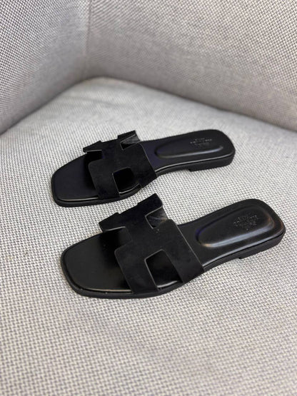 Hermes  
100 dhs✅
Size 36-42

Zain55
♥️♥️♥️