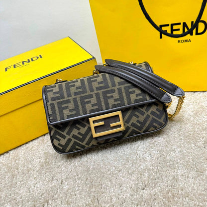 FENDI 
MASTER QUALITY
 WITH BOX 
240 dhs✅

Zain295
♥️♥️♥️