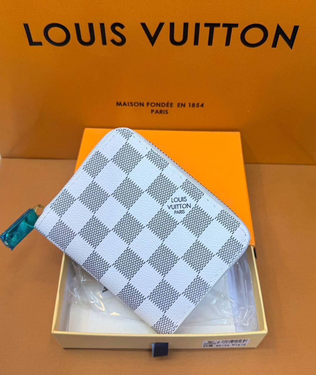 LV

With box 
🎁🎁🎁

35 dhs✅

Zain93
♥️♥️♥️